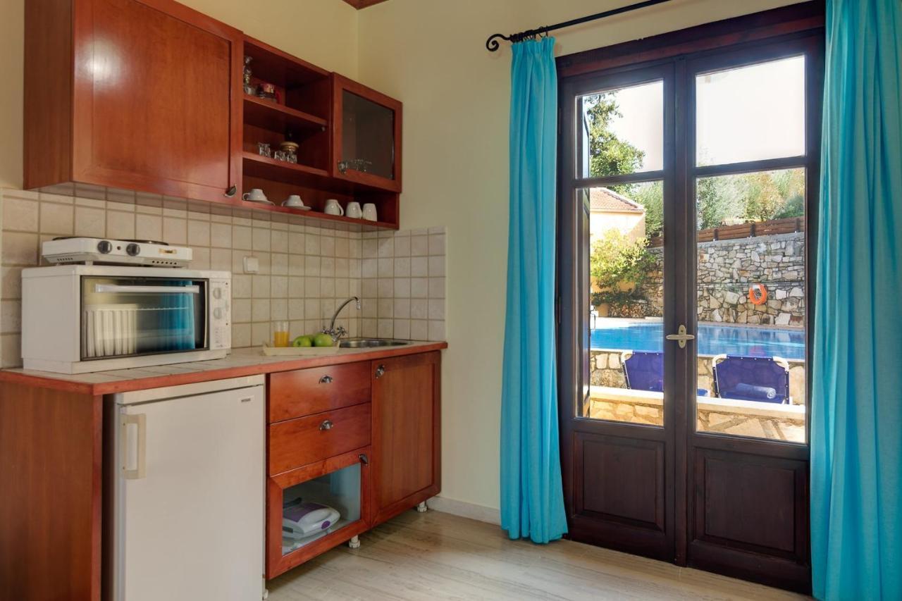 Heliopetra Independant Studios -Village Close To Beaches -Sharing A Large Pool Koprana 외부 사진